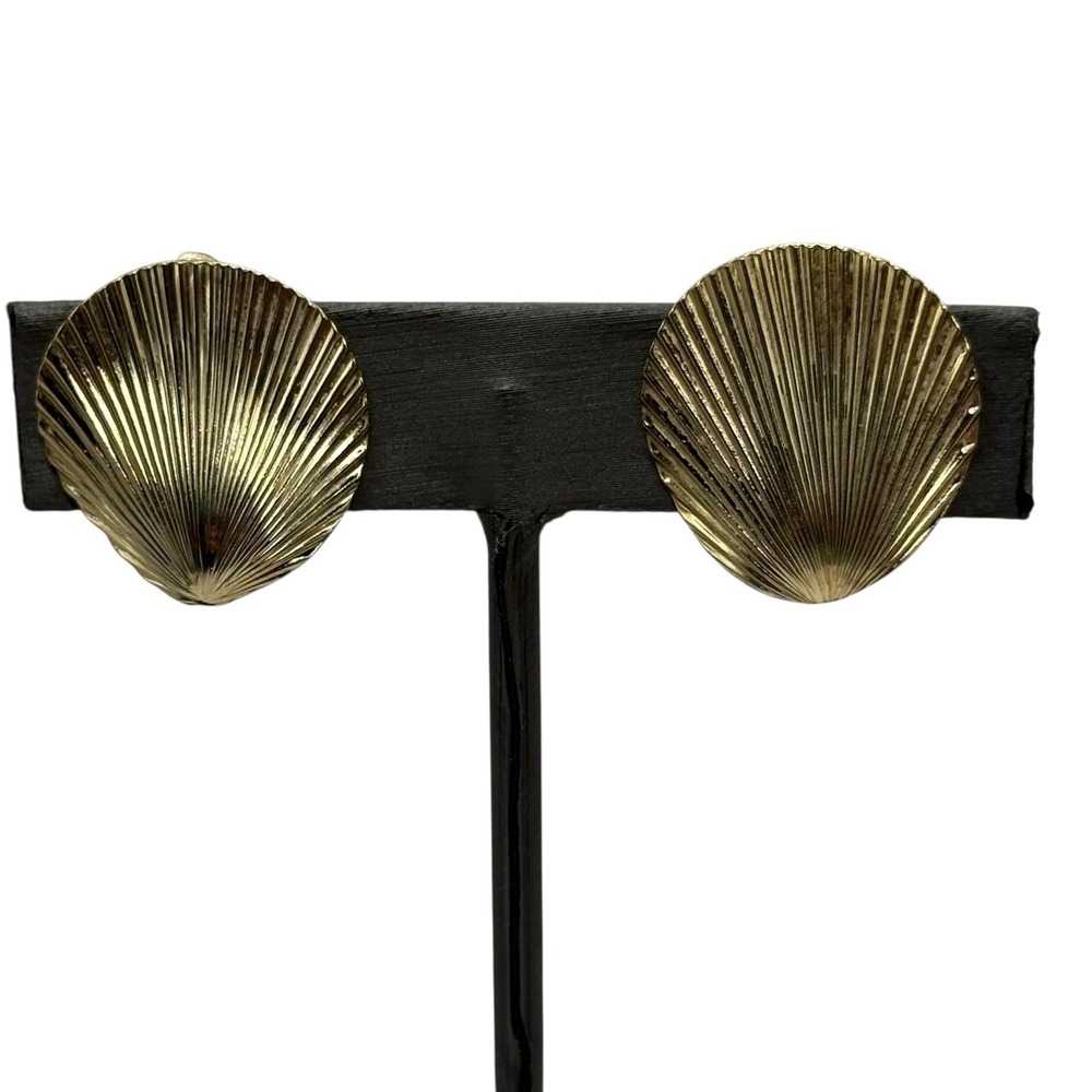 Christian Dior Earrings Sea Shell Clip On Vintage 70s Gold Tone Vacation Germany - Picture 12 of 16